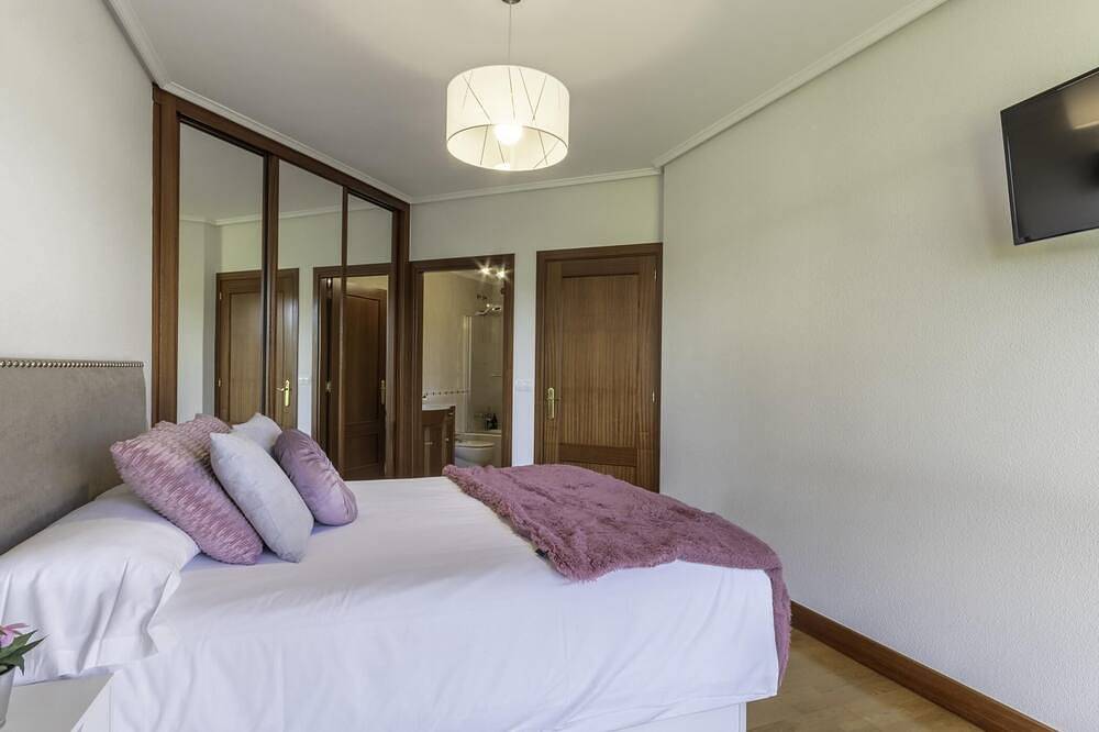 Entire apartment, Quietness and Comfort next to the Barakaldo Estuary in Larrea, Barakaldo