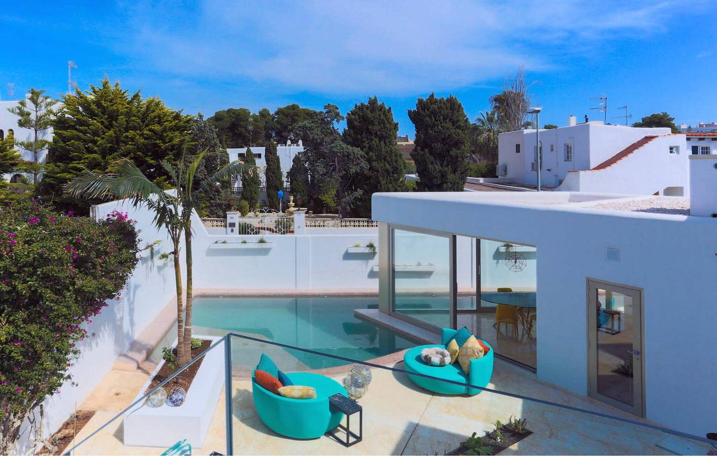 Cozy Apartment with Pool, Terrace & Parking - 800m to Beach in Playa d'en Bossa, Sant Josep de sa Talaia