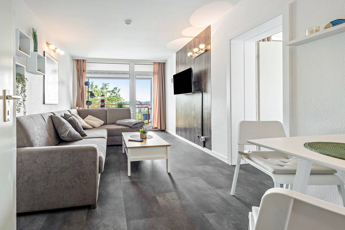 Ganze Wohnung, Ferienwohnung 'Leuchtturm' mit Balkon direkt am Steinhuder Meer in Wunstorf, Steinhuder Meer