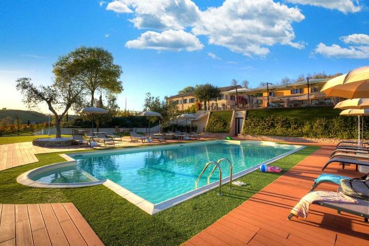 Appartamento per 4 persone, con Terrazza e Giardino nonché Piscina a Camerano