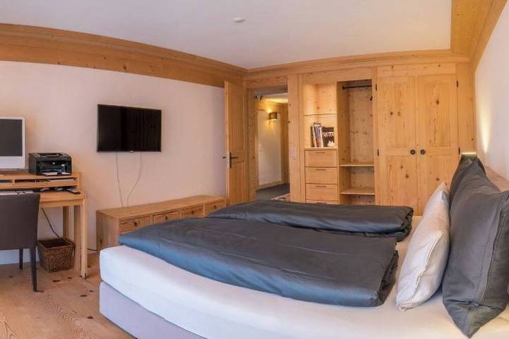 Ganze Wohnung, Les Silenes Appartement/Fewo, Dusche oder Bad, Wc 6-Bettwohnung in Gstaad, Saanen