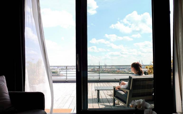 Hotel für 4 Personen, mit Balkon und Terrasse sowie Seeblick und Ausblick in Hamburg