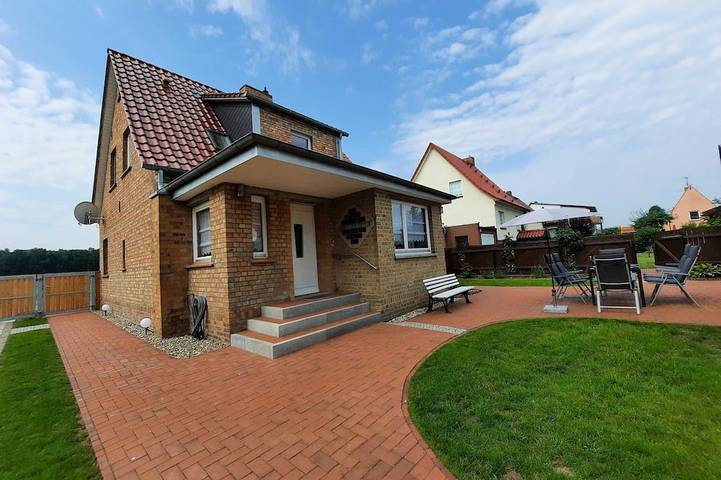 Ferienhaus für 5 Personen, mit Terrasse und Garten in Mönkebude