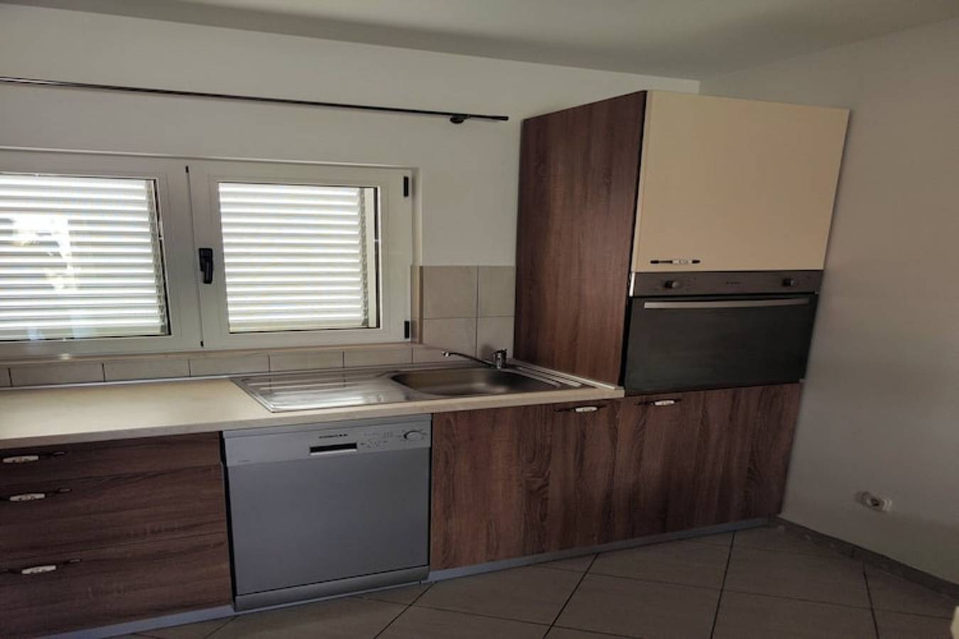 Holiday Home Maja - Four Bedroom Holiday Home with Terrace and Sea View in Maslinica, Solta