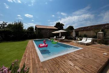 Chambre d’hôte pour 3 personnes, avec vue ainsi que jardin et piscine dans Pouillac