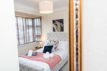 Apartment for 5 People in Solihull, Birmingham Area, Photo 1