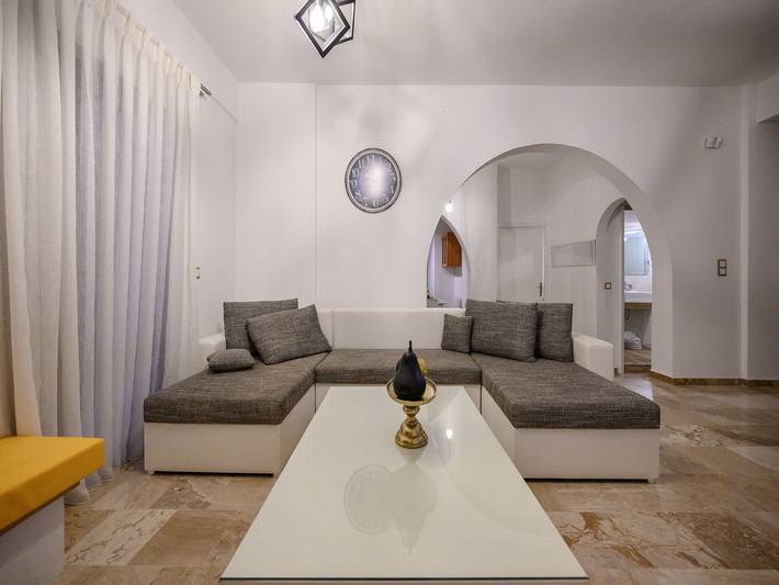 Location de vacances pour 9 personnes, avec piscine et jardin dans Keratokambos - 2