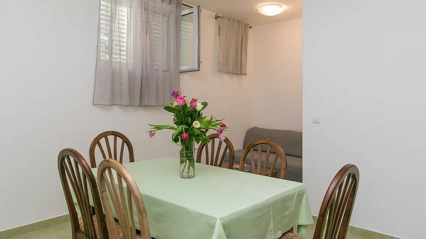 Gîte pour 8 personnes, avec terrasse à Brela - 2