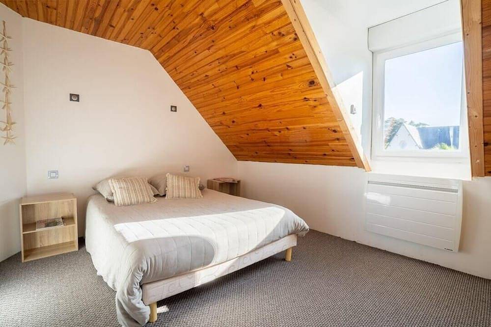 House facing the sea, with swimming pool and Spaomaha Gites in Omaha Beach, Vierville-sur-Mer