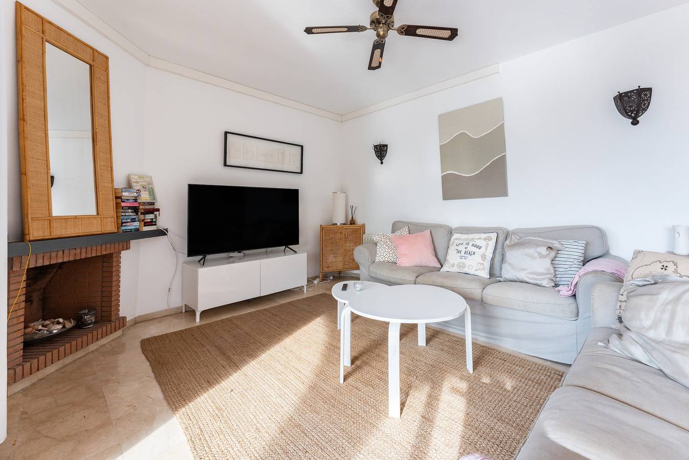 Entire apartment, Apartment 'Torre Oceano' with Sea View, Wi-Fi and Air Conditioning in La Cala de Mijas, Mijas