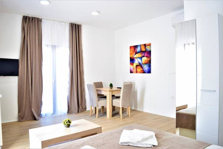Apartament wakacyjny dla 2 osób, z taras i ogród, zwierzęta dozwolone w Budva