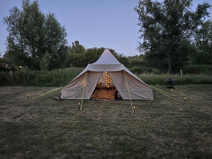 Glamping for 6 people, with Garden in Maidstone