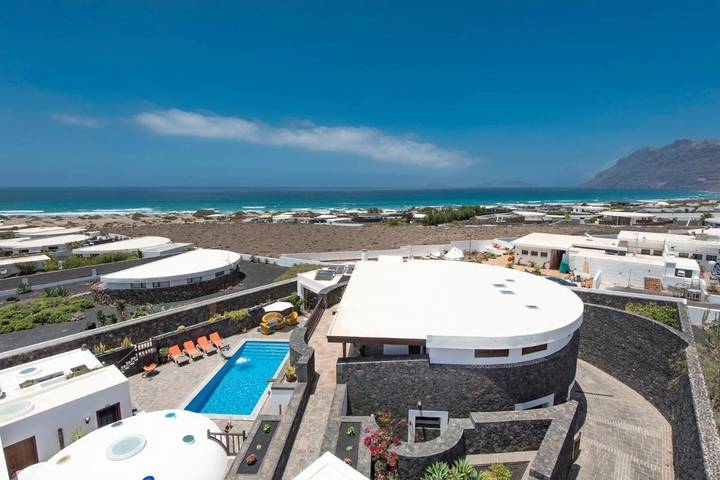 Apartamento para 4 personas, con Terraza además de Jardín y Piscina en Famara