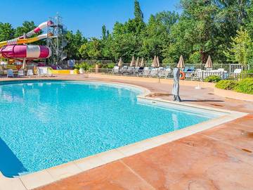 Camping pour 4 personnes, avec bassin pour enfant dans le Vaucluse