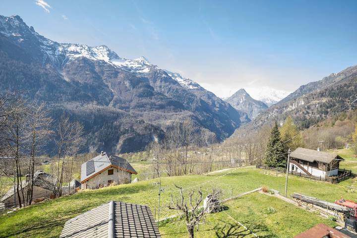 Ganze Wohnung, „La Mansarda di Chiara e Silvio“ nahe Skigebiet mit Bergblick in Trasquera, Verbano-Cusio-Ossola