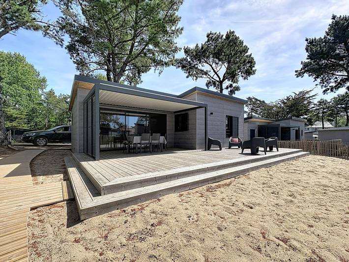 Chalet pour 6 personnes, avec Terrasse ainsi que Jardin et Piscine