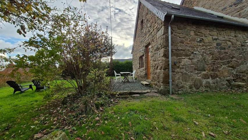 Location de vacances pour 3 personnes, avec terrasse et jardin à Callac - 3