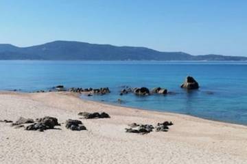 Gîte pour 4 personnes, avec jardin dans Plage de Tenutella