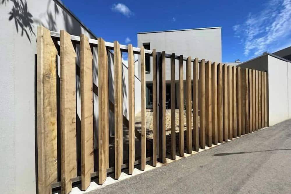 Le patio du Plessis in Arradon, Côte des Mégalithes