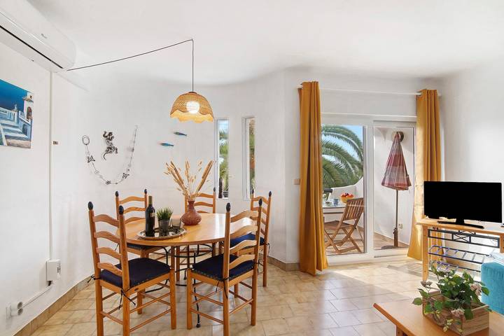 Appartement entier, Appartement de vacances 'São Rafael' avec piscine partagée, balcon privé et climatisation in Albufeira e Olhos de Água, District de Faro