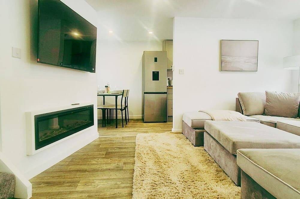Appartement entier, Appartement-Prestige-Salle de bain privée-Vue sur Rue in Calverton, Nottinghamshire