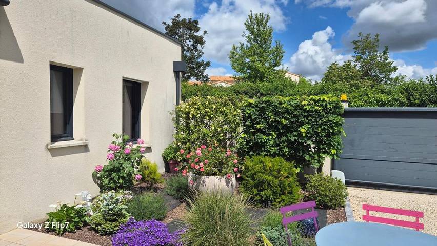 Location de vacances pour 4 personnes, avec Terrasse ainsi que Jardin et Vue à Échiré