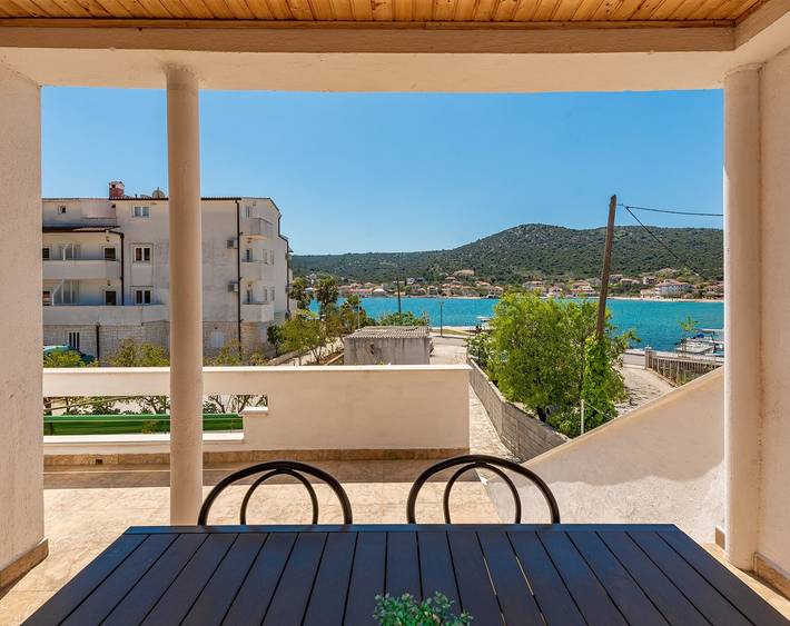 Ferienhaus für 8 Personen, mit Garten in Marina