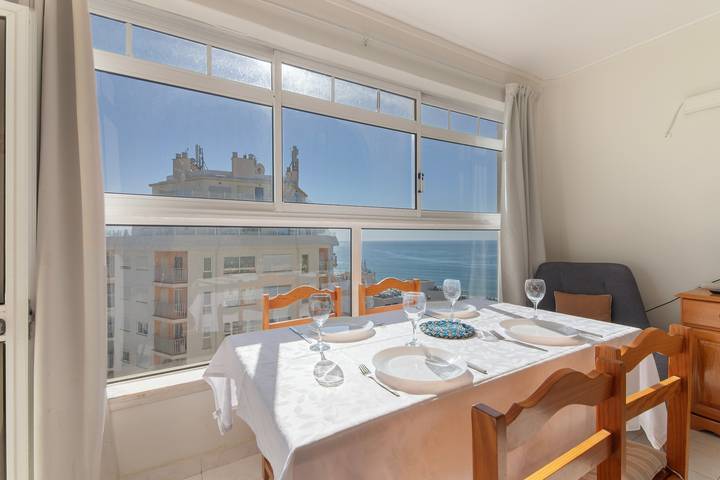 Hel lägenhet, Apartment 'Camões 12 Frente Mar' with Shared Pool and Balcony in Armação de Pêra (costa), Armação de Pera