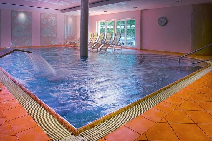 Ośrodek wypoczynkowy dla 3 osób, z basen i jacuzzi oraz ogród i sauna w Mielno