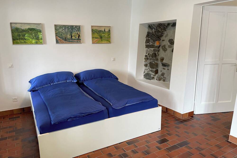 Ganze Wohnung, Gemütliche Ferienparadies mit direktem Seezugang und Terrassensitzplatz in Gambarogno, Lago Maggiore (Schweiz)