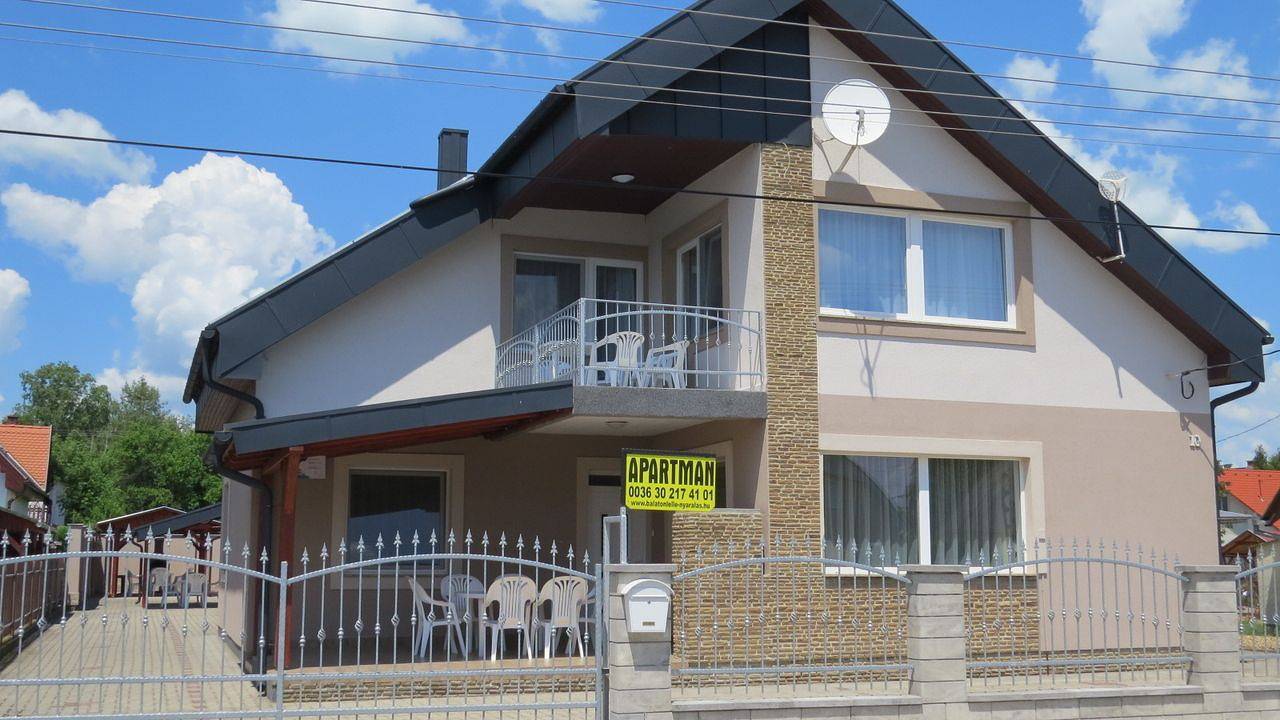 Ganze Ferienwohnung, 2+2 féröhelyes apartman in Balatonlelle, Plattensee Südufer