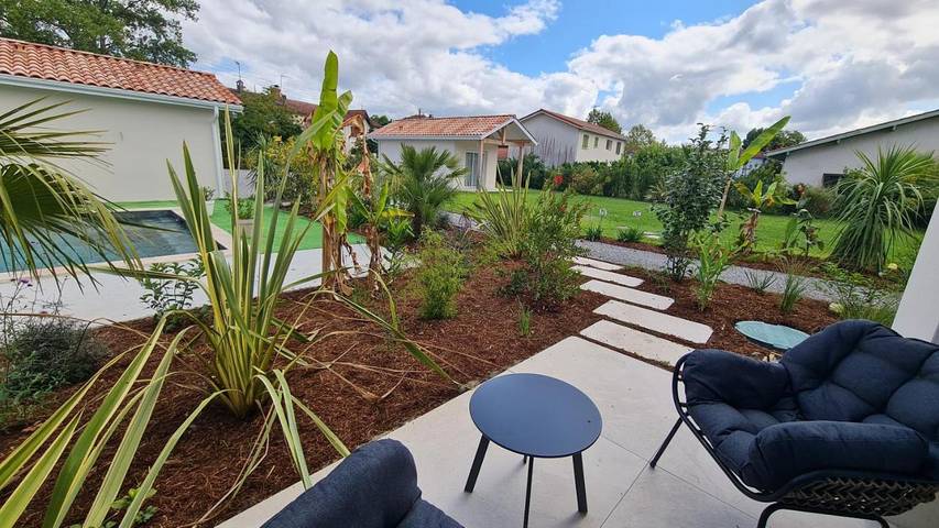 Location de vacances pour 2 personnes, avec vue ainsi que piscine et jardin à Saint-Jean-de-Marsacq - 2