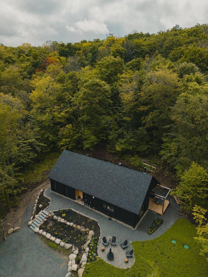 Gîte pour 8 personnes, avec jardin et jacuzzi dans Saint Donat De Montcalm