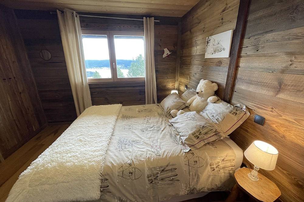Chalet Marthe 260m2, vue lac, 5 étoiles. Télésiège 300m, centre 10mn a pied. in Les Angles, Parc naturel régional des Pyrénées catalanes
