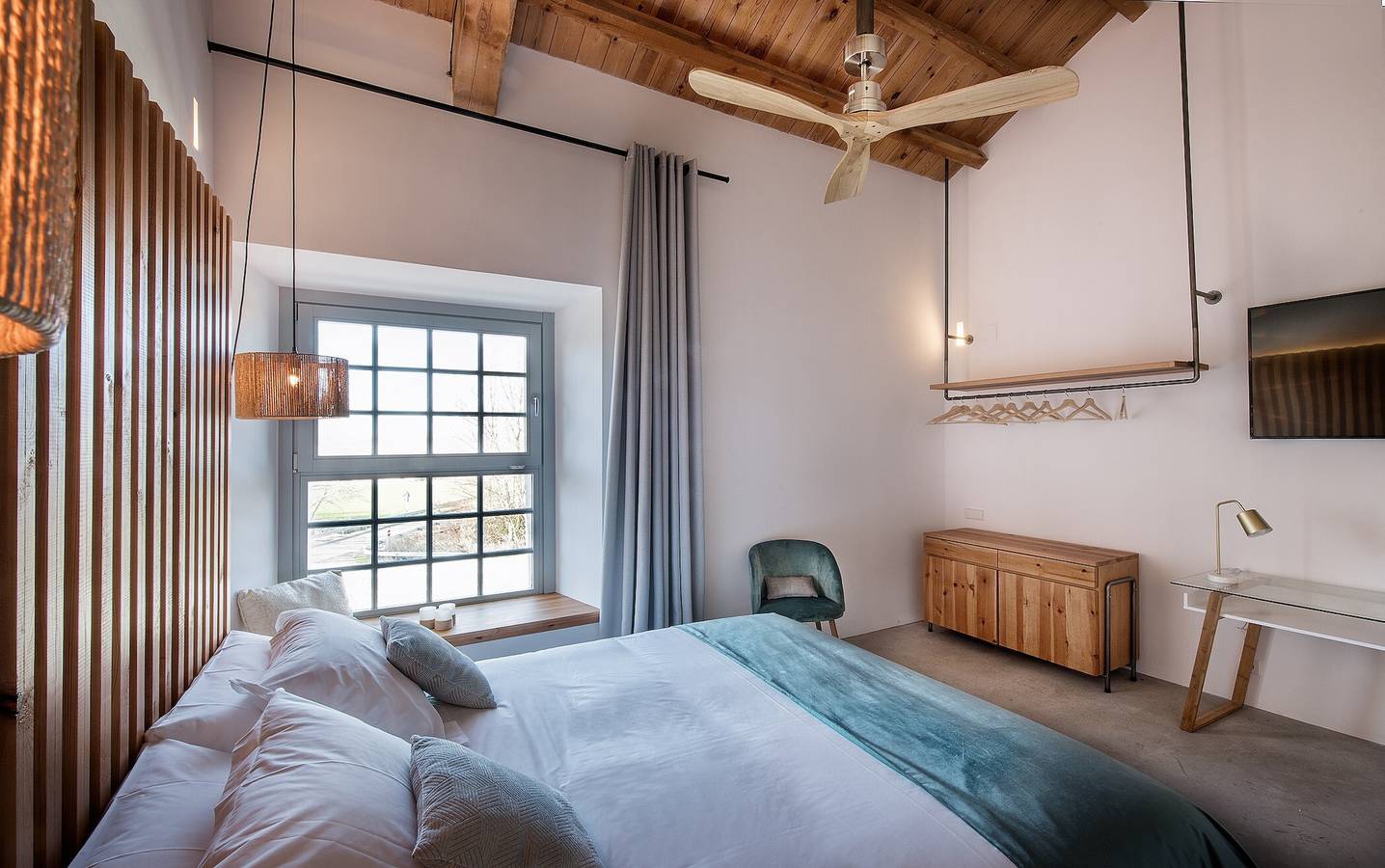 Luxury Room Fábrica de los Sueños in Palencia, Accessible in Abarca de Campos, Palencia Province