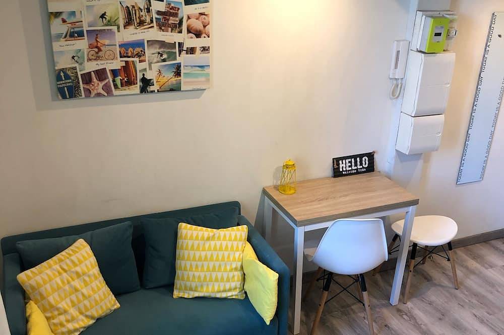 Appartement entier, Joli Studio Mezzanine A 300M De La Mer in Nice, Région de Nice