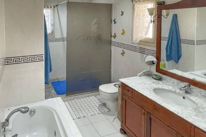 Nice home in La Roque-sur-Pernes in La Roque-sur-Pernes, Vaucluse
