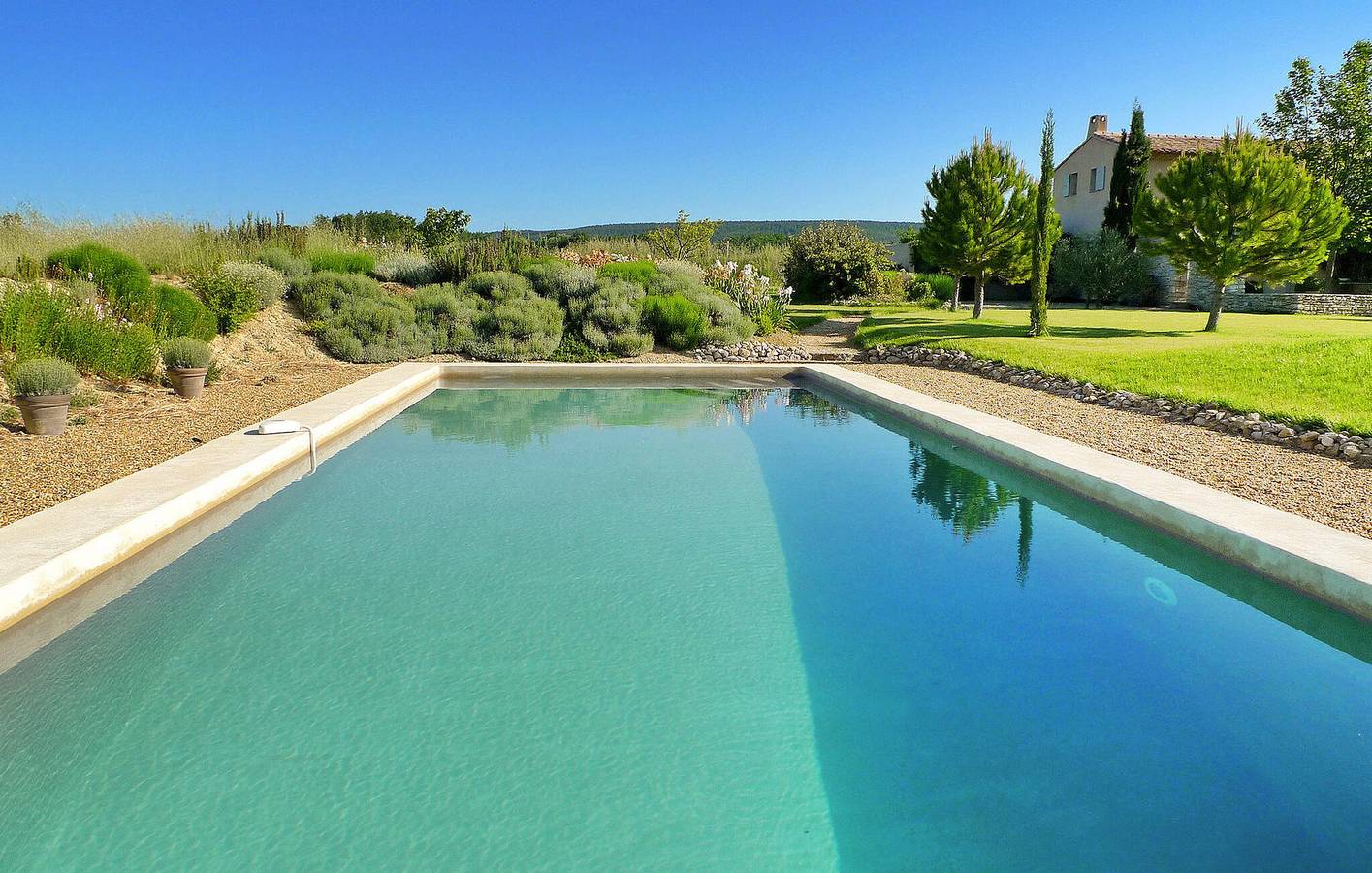 Riverside Retreat : Appartement spacieux avec piscine et Internet in Aix-en-Provence, Région d'Aix-en-Provence