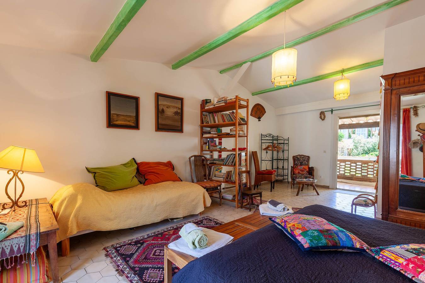 Habitación de huéspedes «Les Citronniers - Chapeaux» con terraza compartida, Wi-Fi y aire acondicionado in Marsella, Marsella region
