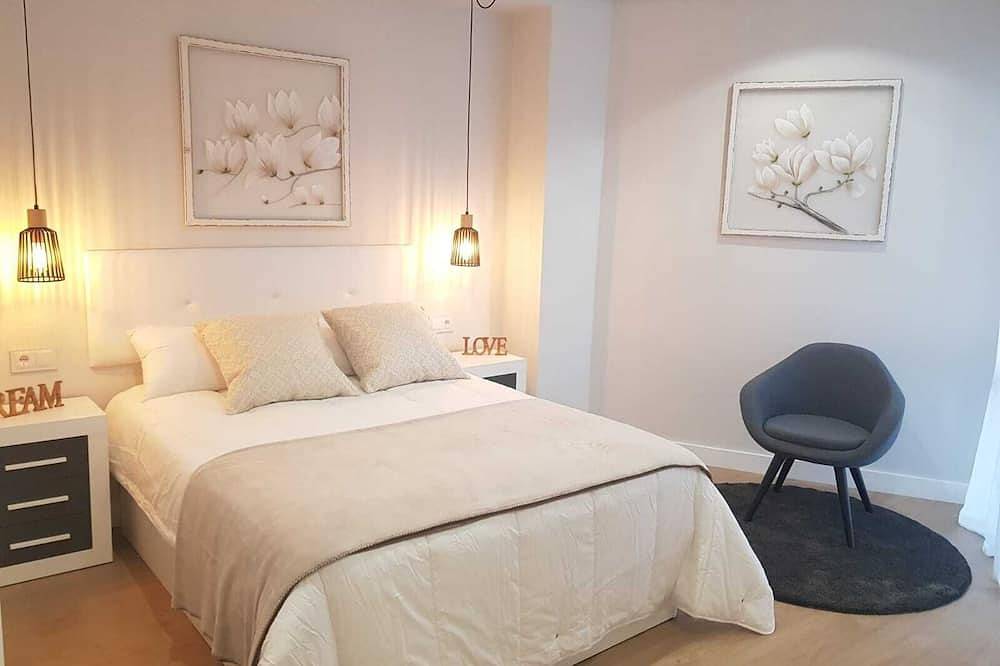 Appartement entier, Appartement spacieux rénové dans un style moderne, situé dans la Pza. Ourense majeur in Orense, Orense Région