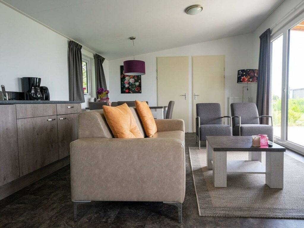 Vakantiehuis in Bovenkarspel met terras in Bovenkarspel, Markermeer
