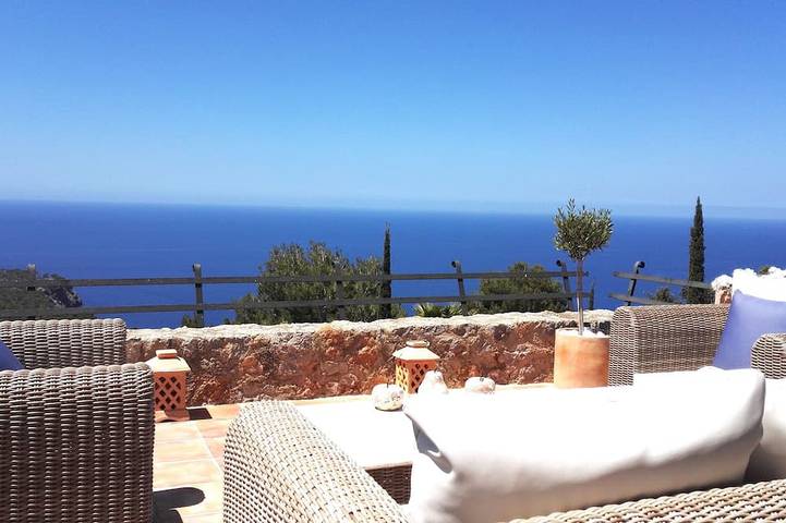 Villa for 6 people, with Balcony and Terrace as well as Garden in Deià