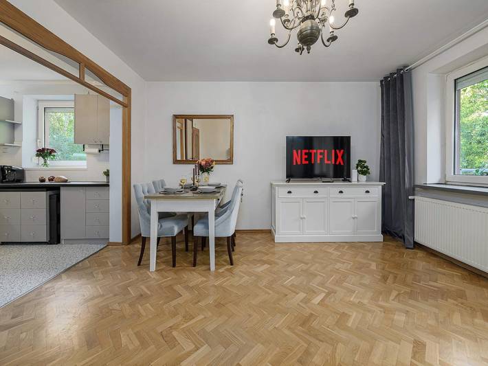Ganze Wohnung, Warschauer Residenz mit Balkon in Warschau Stadtmitte, Warschau