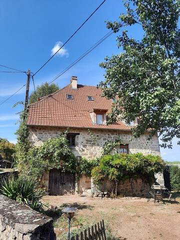 Gîte pour 17 personnes, avec jardin à Mayrinhac-Lentour