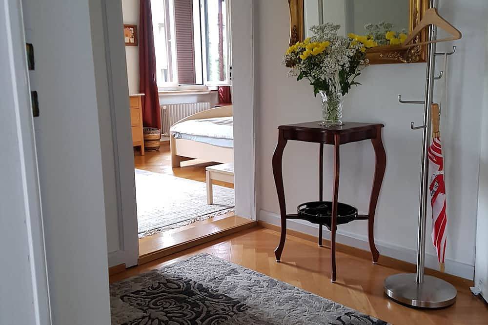 Entire apartment, Hottingen: 3 lg. Br, 3  Bath, wash/dr., elegant, bright, spacious Apt. for 6 - 7 in Zürich 32 Neumünster, Zurich