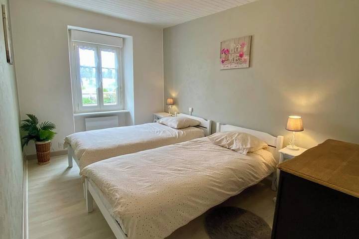 Location de vacances pour 6 personnes, avec jacuzzi et jardin à Guitté - 2