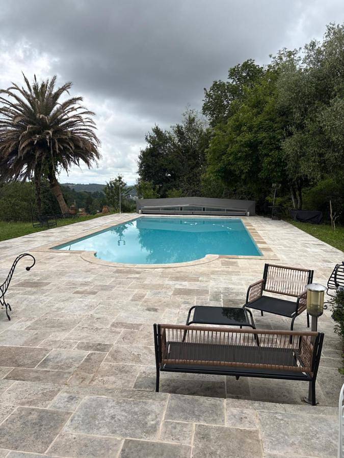 Chambre d’hôte pour 12 personnes, avec Terrasse et Jardin ainsi que Piscine et Vue à Orthez