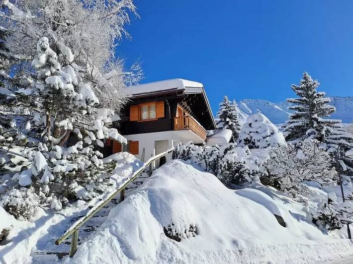 Chalet for 8 people, with Balcony and Terrace as well as Garden in Verbier