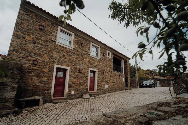 Casa de férias para 14 pessoas, com vista e varanda em São João da Pesqueira