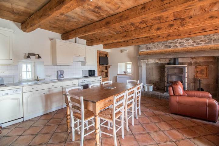 Gîte pour 8 personnes, avec jardin et terrasse, animaux acceptés à Tauves - 4